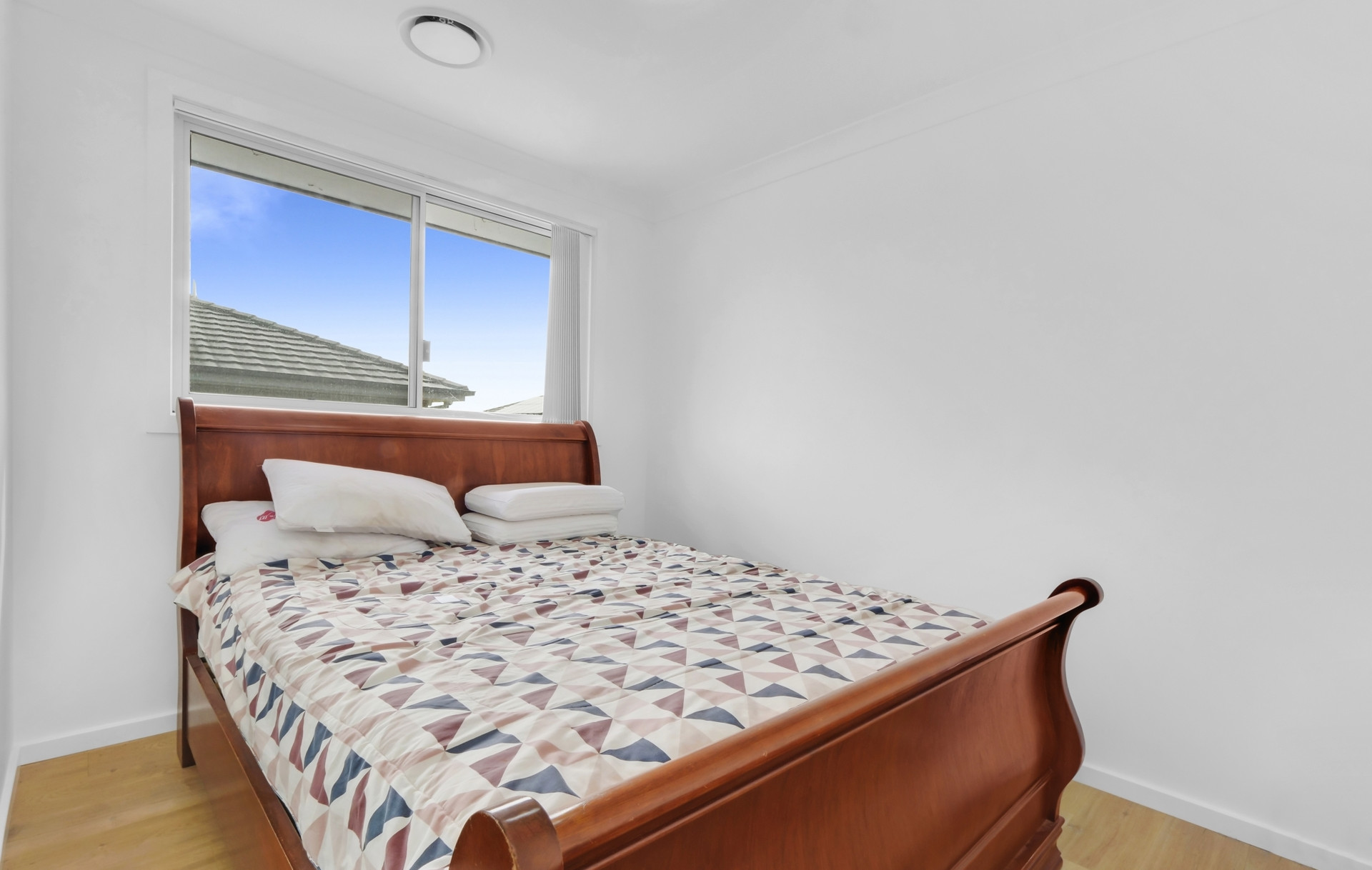 40 & 40A Hutton Road, photo 6