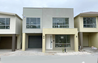 Low Maintenance 5 Bedroom House - 4 mins drive to Tallawong Metro