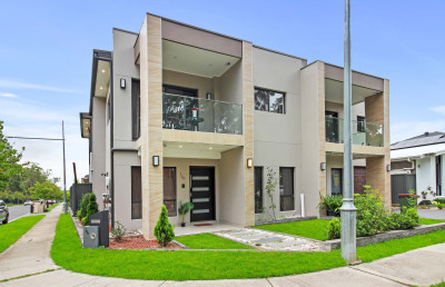 Luxury double storey home with all possible upgrade at Willowdale