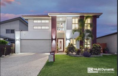 A Stunning Family Home in the Prestigious Fairway Chase Precinct!