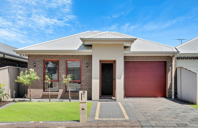 Stunning Contemporary Home in Gilles Plains : A Perfect Blend of Sophistication and Comfort.