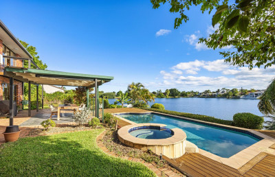Newly Renovated Waterfront Home in Prestigious Benowa Waters- PLEASE REGISTER FOR ALL INSPECTIONS AT : rentals.southport@multidynamic.com.au