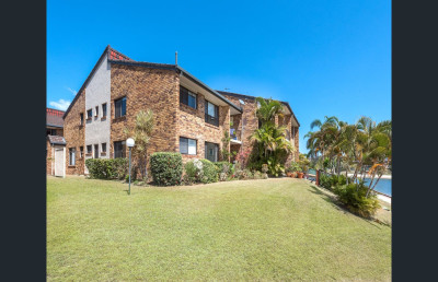 Spacious Ground Floor Waterfront Home For Rent - Prime Location