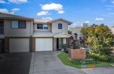 Immaculate Modern Townhouse with Ducted Air & Private Courtyard.