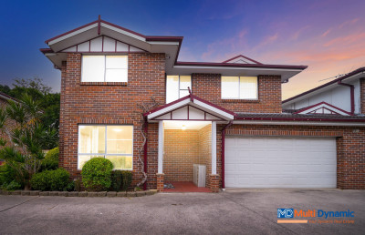 Modern Comfort & Convenience: A Stylish Townhouse with Sleek Design and Versatile Living Spaces