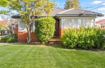 Neat & Tidy 3-Bedroom Home with Flexible Living Options - Prime Location!
