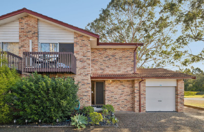 Renovated 2-Bedroom Townhouse - Walk to Macquarie Fields Station!