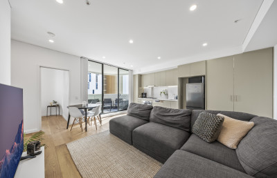 Modern 1-Bedroom + Study Apartment in the Heart of Rockdale