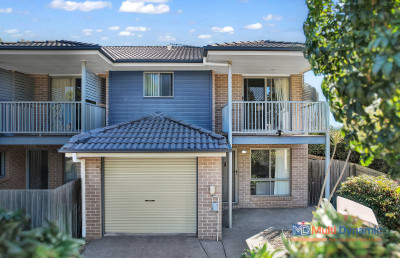 Modern Townhouse in Quiet Complex - Space, Comfort & Convenience. 
