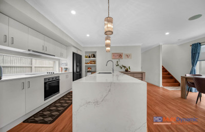 Modern Family Living In Arundel Spring