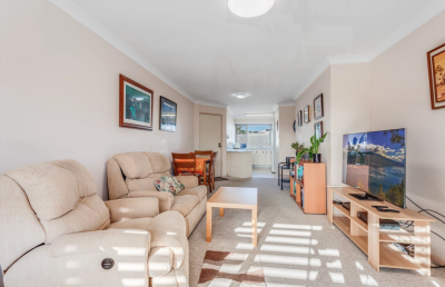 Immaculate Coastal Apartment in Premier Woody Point Locale