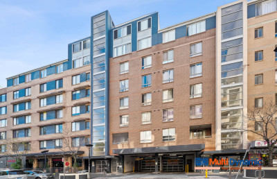 Auburn Central Living - Large Family Apartment with 2 Car Space