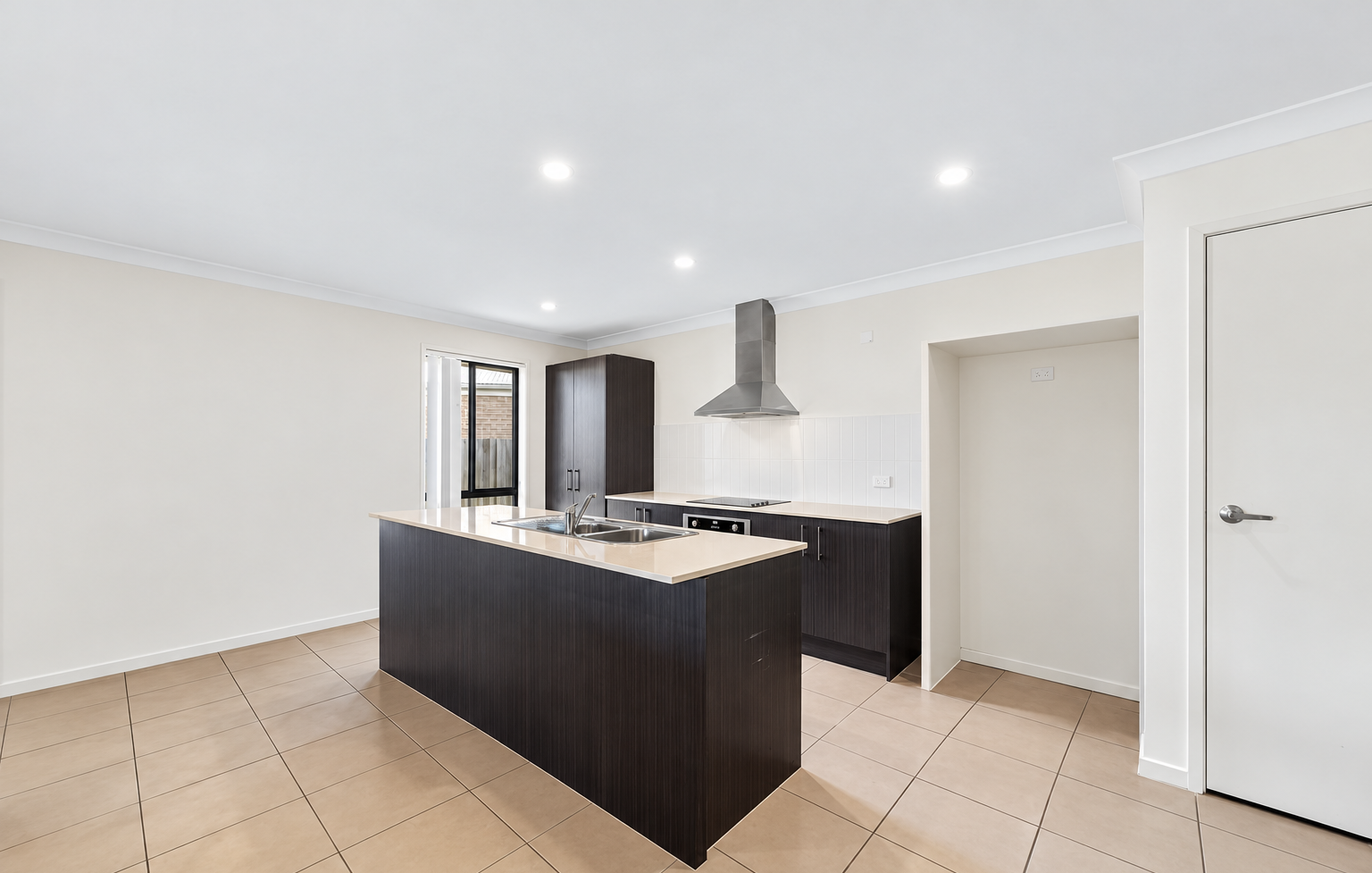 6 Mieka Crescent, photo 3